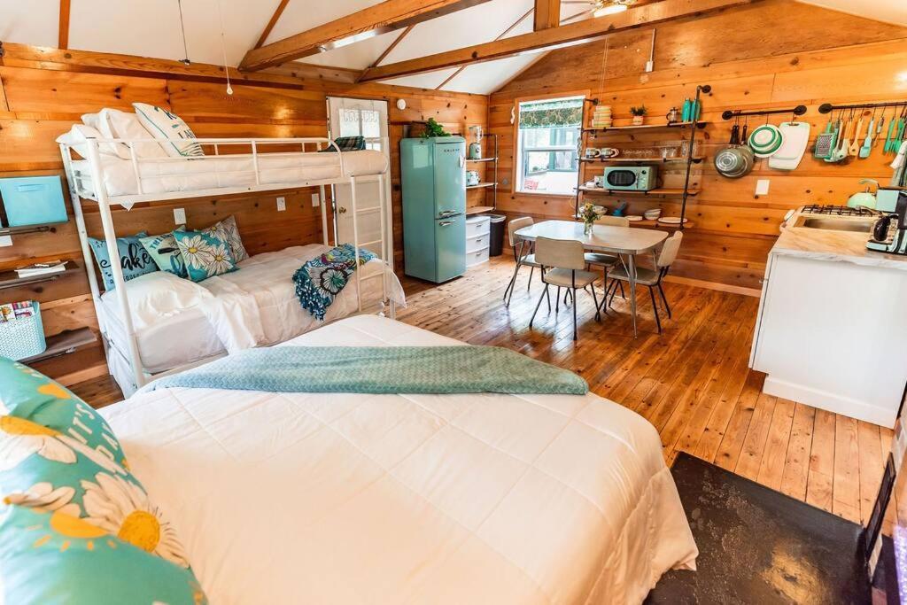 Big Blue Lake Cottages, Llc - Cottage #5 Holton Εξωτερικό φωτογραφία
