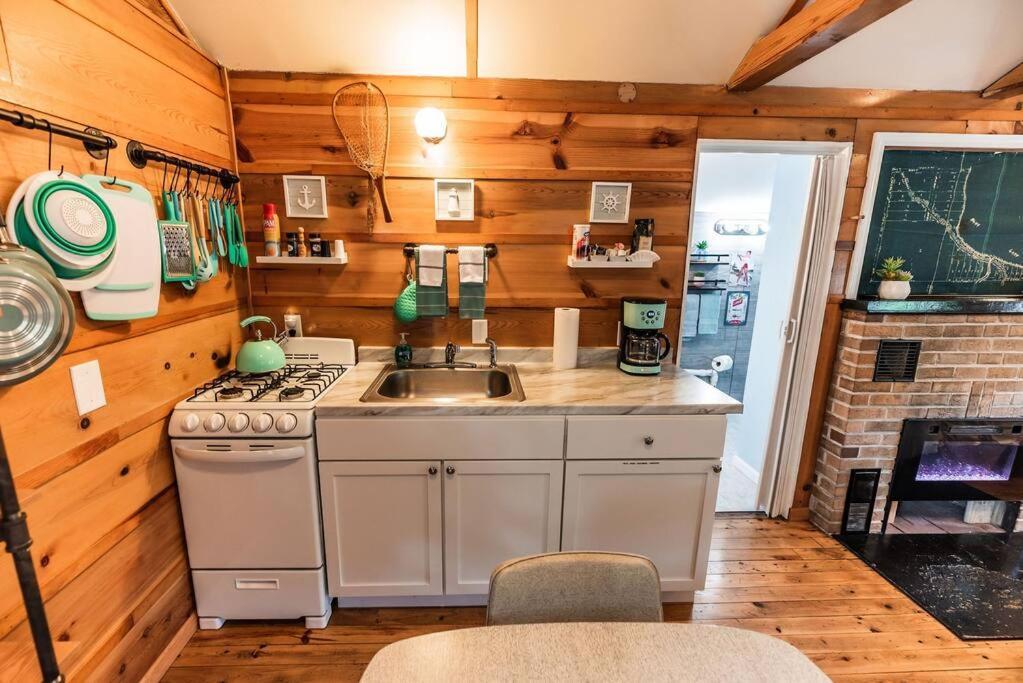 Big Blue Lake Cottages, Llc - Cottage #5 Holton Εξωτερικό φωτογραφία